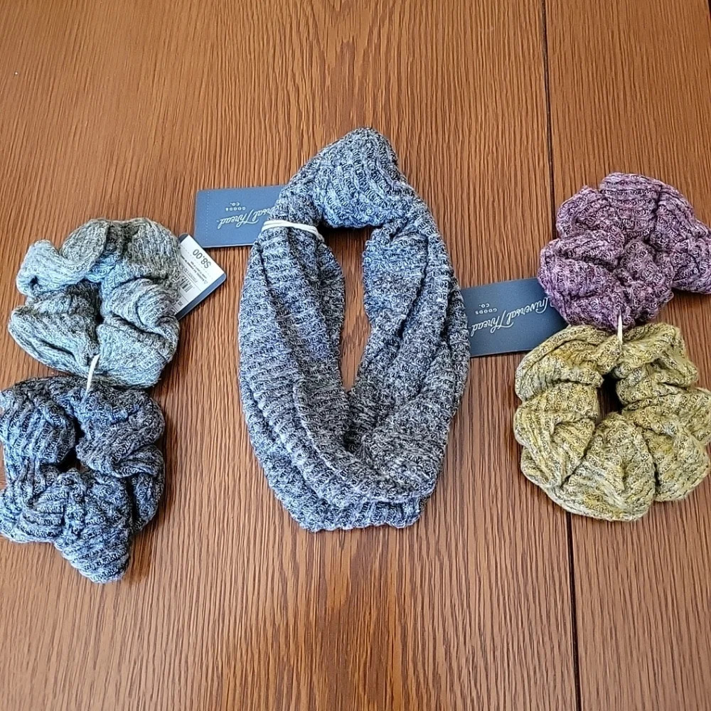 Universal Thread Hair Accessories NWT‎ 3 Piece Bundle Hair Scrunchies & Headwrap